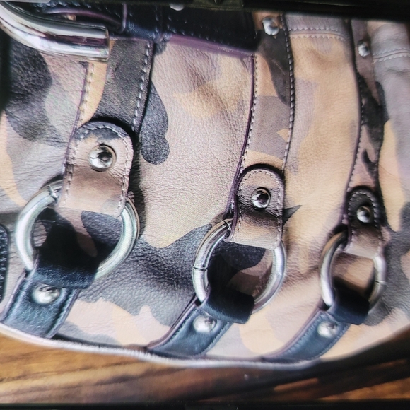 Gorgeous B makowsky camo purse like new - Picture 5 of 8